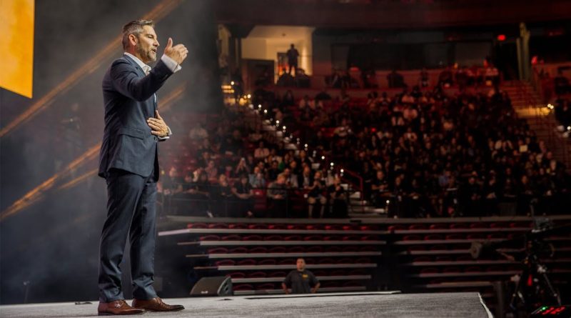 Grant Cardone Speaks to 30,000 Entrepreneurs Live